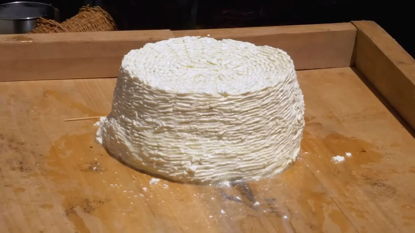 Requesón fresco recién elaborado