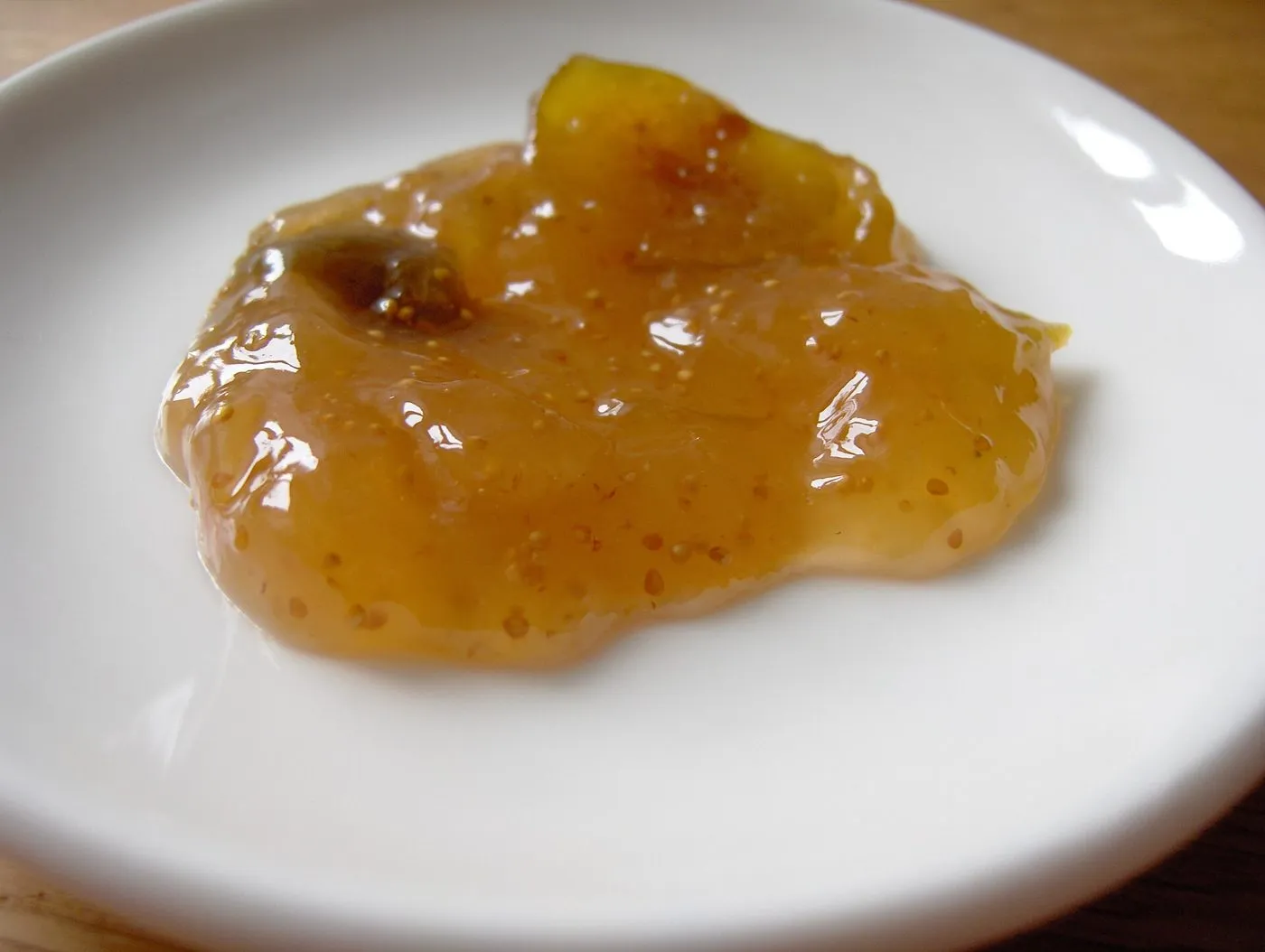 mermelada de higo en plato